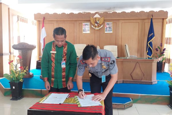 Dekatkan Layanan ke Masyarakat, Imigrasi Polman Tanda Tangani PKS dengan Pemkab Mamasa