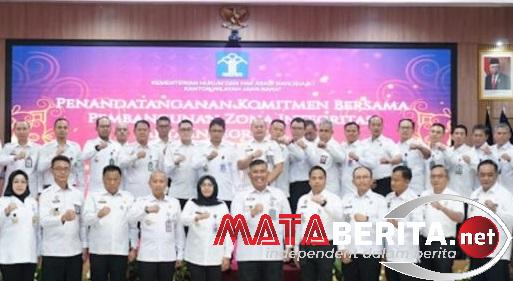 Dilaksanakan Penandatanganan Komitmen Bersama Pembangunan ZI menuju WBBM