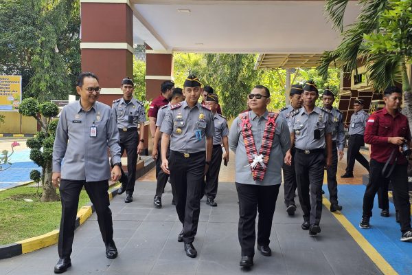 Staf Ahli Bidang Sosial Menkumham Kunjungi Imigrasi Polewali Mandar
