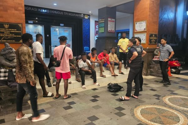 Lakukan Penertiban WNA, Imigrasi Ngurah Rai Amankan 24 WNA Overstay