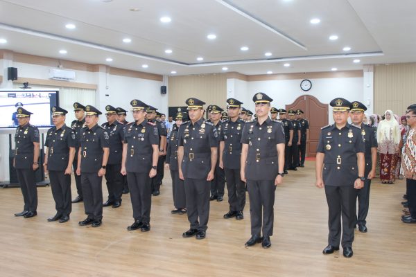 Kakanwil Resmi Lantik 38 Pejabat Manajerial dan Non Manajerial di Kemenkumham Kepri