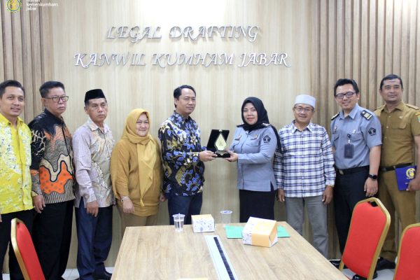 Kanwil Kemenkumham Jabar Terima Konsultasi dengan DPRD Karawang terkait Raperda Penanggulangan Stunting