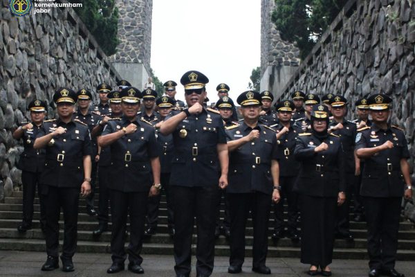 Penuh Makna di HBP ke-60, Kemenkumham Jabar Laksanakan Upacara Ziarah dan Tabur Bunga