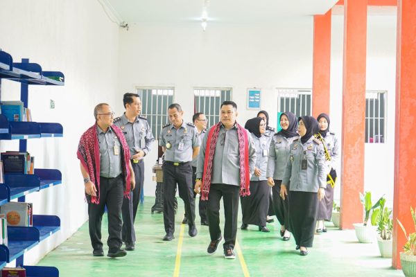 Staf Ahli Menteri Ditemani Kanwil Kemenkumham Malut Kunjung di 3 UPT Pemasyarakatan Kota Ternate