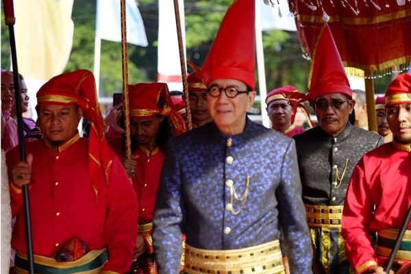 Dinilai Sosok Pemimpin Penuh Pengabdian, Yasonna Dianugerahi Gelar Kehormatan Mangngassai Daeng Kulle