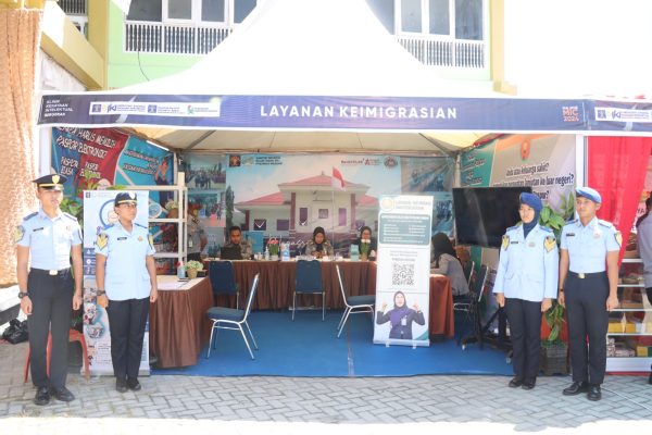 Imigrasi Polewali Mandar Beri Layanan Keimigrasian di Mobile Intelectual Property Clinic Majene