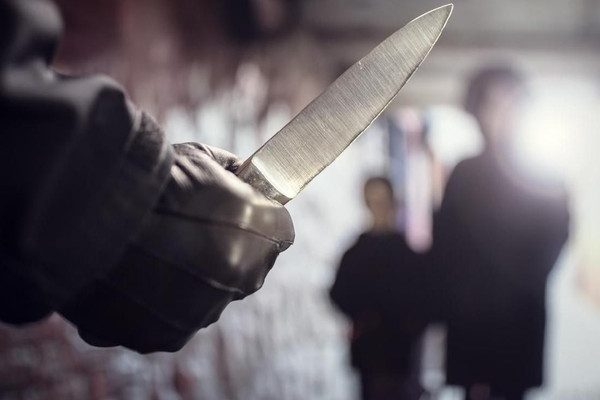 Aksi Seorang Pemuda Bacok Warga Usai Sepeda Motor di Lempari Batu