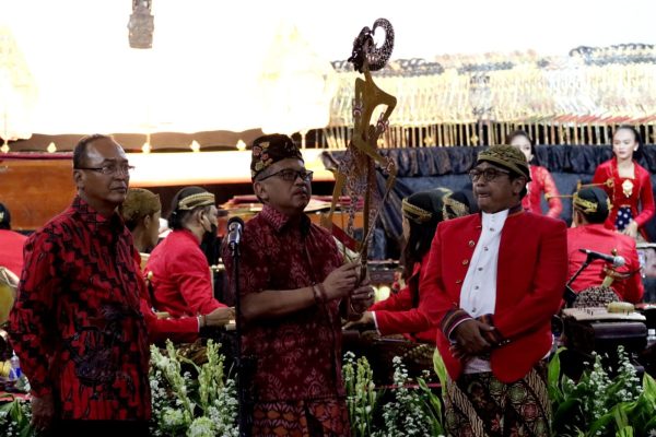 Sekjen PDIP Sebut Gelaran Wayang Ibarat Keadaan Politik