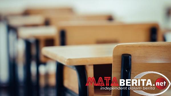 Puluhan Murid dan Orang Tua Turut Serta Dalam Aksi Demo Menuntut Penyegelan SDN di Jambi