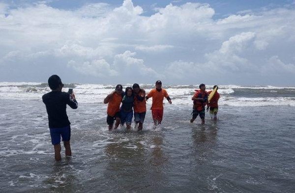 Lima Orang Wisatawan di Laporkan Terseret Ombak Pantai Parangtritis