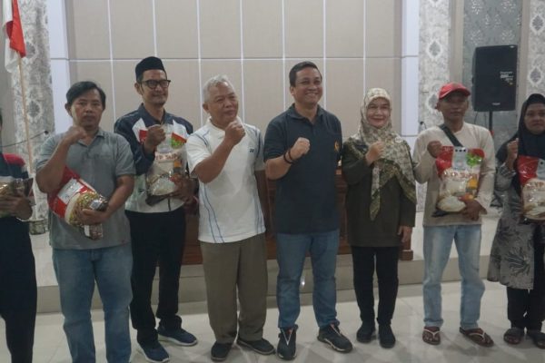 Diserahkan Bantuan Keberlangsungan Usaha Kelompok Tani dan Ternak