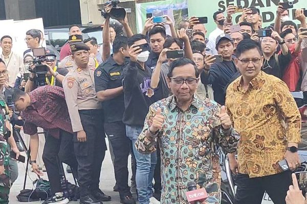 Terbukti Banyak Langgar Aturan, Mahfud Minta Anggota KPU Mundur