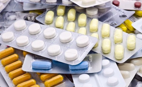 Jokowi Minta BPOM Segera Pikirkan Cara Turunkan Harga Obat di Indonesia