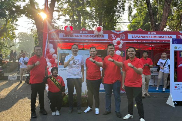 Booth Voucher E-Paspor Gratis Dipadati di CFD Kemenkumham Jatim dan Imigrasi Surabaya