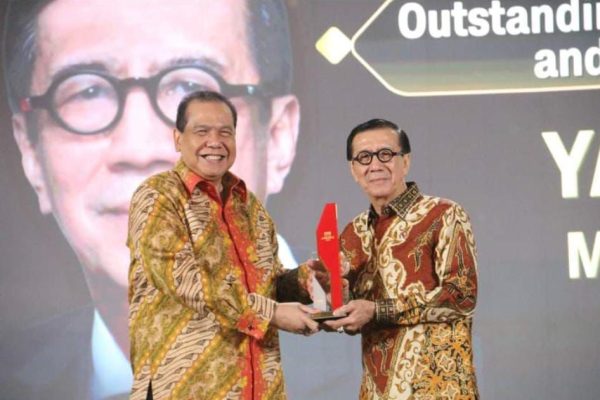 Menkumham Yasonna H. Laoly Raih Awards Bergengsi 2024 : Dedikasi Luar Biasa untuk Penegakan Hukum dan Anti Korupsi