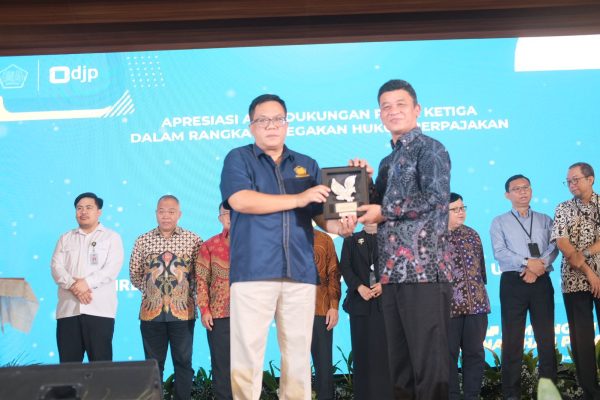 Ditjen AHU Kembali Raih Penghargaan Kinerja Penagihan Pajak 2023 dari Kementerian Keuangan