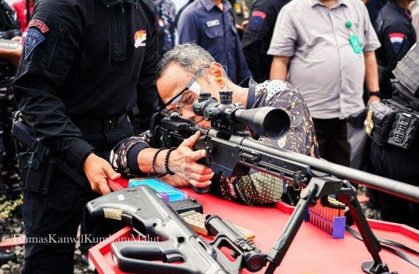 Kadiv Keimigrasian Kememkumham Turut Adu Skill Nembak di Polda Maluku Utara