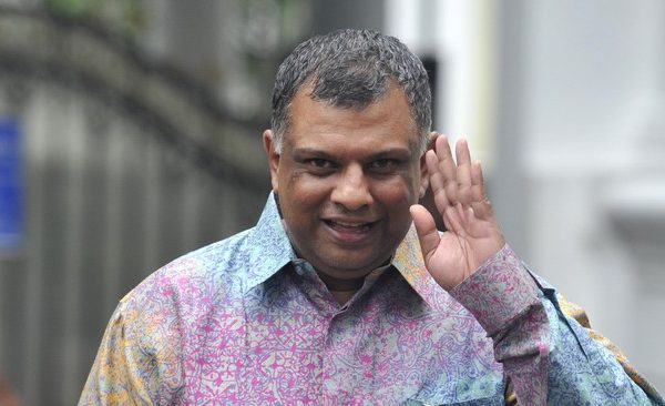CEO AirAsia Tony Fernandes Bakal Bertemu Luhut Binsar Bahas Solusi Mahalnya Harga Tiket Pesawat Indonesia