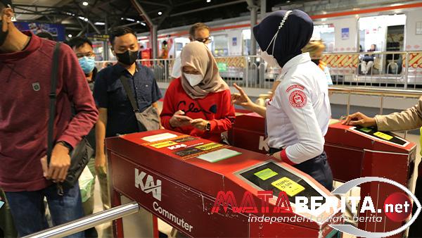 Kementerian Perhubungan Berencana Naikkan Tarif Tiket KRL