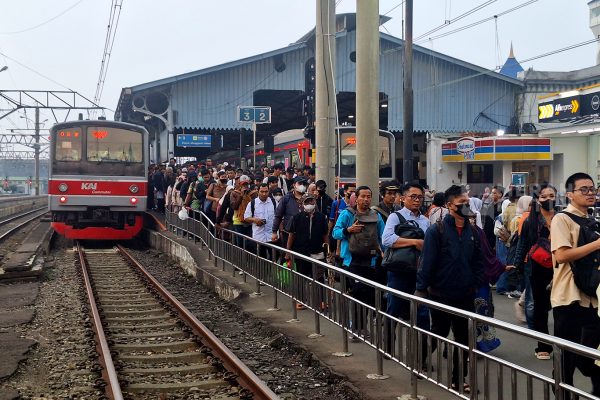 Kemenhub Tengah Kaji Wacana Naikkan Tarif KRL