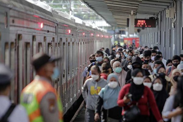 Erick Thohir Buka Suara Terkait Rencana Pemerintah Ubah Subsidi KRL Berbentuk PSO Jadi Berbasis NIK