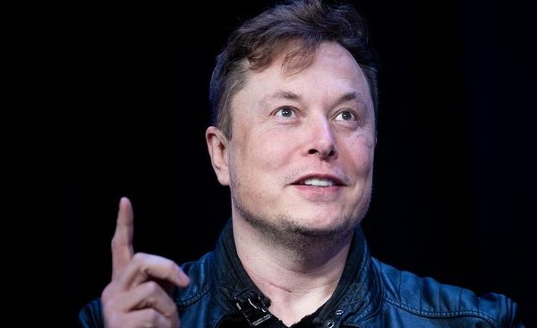 CEO Tesla Elon Musk Bisa Jadi Triliuner Pertama di Dunia Pada 2027