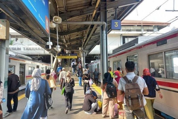 INDEF Nilai Rencana Pemerintah Bbah Skema Pemberian Subsidi Untuk KRL Jabodetabek Jadi Berbasis NIK, Bakal Semakin Bebani Kelas Menengah