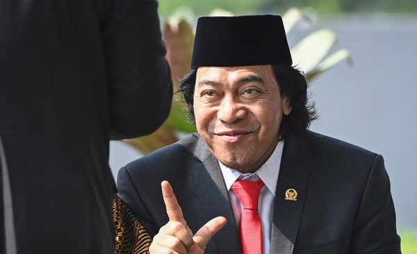 Komedian Alfiansyah Komeng Resmi di Lantik Sebagai Anggota Dewan Perwakilan Daerah