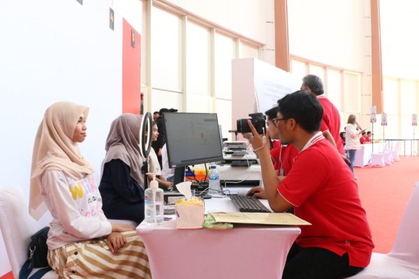 Imigrasi Buka Pelayanan Bikin Paspor di Mal Bekasi, Warga pun Antusias
