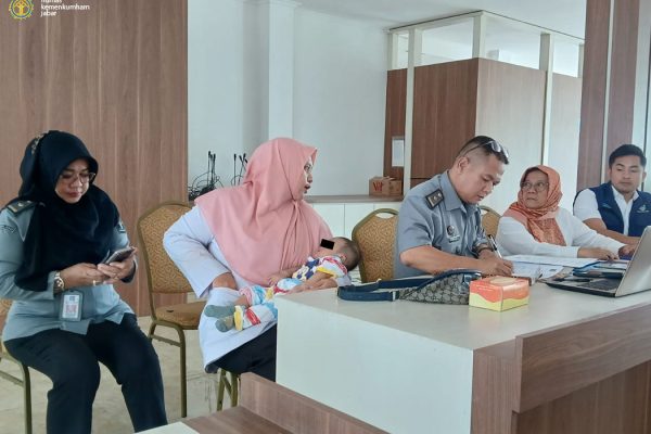 Pos YankoHAM Kemenkumham Jabar Pertemukan Ibu dan Bayinya yang Terpisah selama 5 Bulan