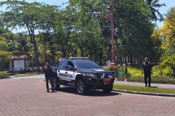 Imigrasi Ngurah Rai Amankan Subjek Red Notice Interpol asal Kanada dalam Kasus Penipuan