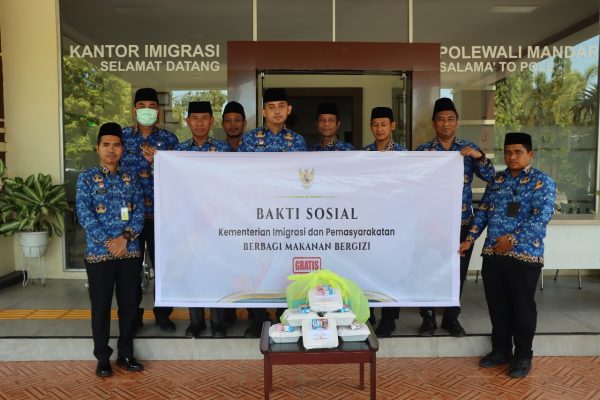 Wujudkan 13 Program Akselerasi Menteri Imipas, Kanim Polman Laksanakan Berbagi Makanan Bergizi