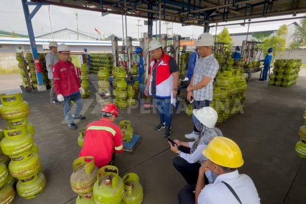 Pertamina Patra Niaga Uji Tabung Elpiji bersama UPTD Metrologi Legal