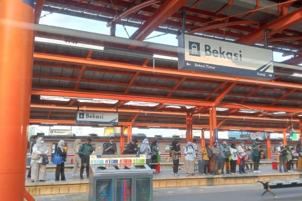 Imbas Banjir, KCI Umumkan Terjadi Pemadaman Listrik di Stasiun KRL Bekasi