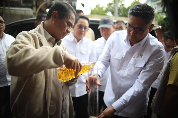 Andi Amran Temukan 7 Perusahaan Curangi Isi Minyakita di Surabaya